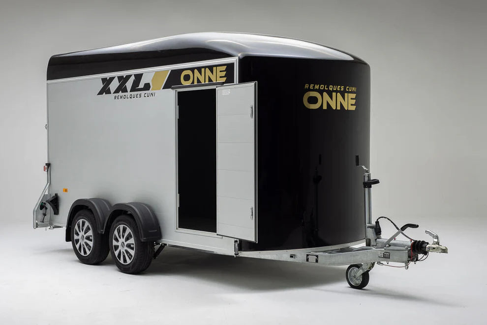 Remorque fermée en aluminium et fibre de verre, noire et blanche