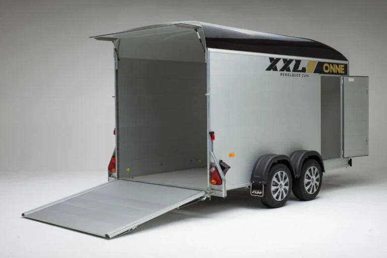 Remorque fermée en aluminium et fibre de verre, noire et blanche