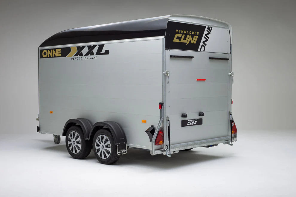 Remorque fermée en aluminium et fibre de verre, noire et blanche