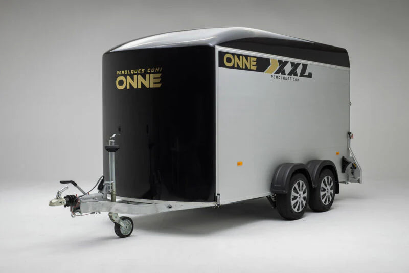 Remorque fermée en aluminium et fibre de verre, noire et blanche