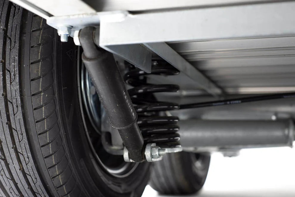 Remorque fermée en aluminium et fibre de verre, noire et blanche