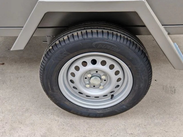 Remorque de 750 kg avec ridelles