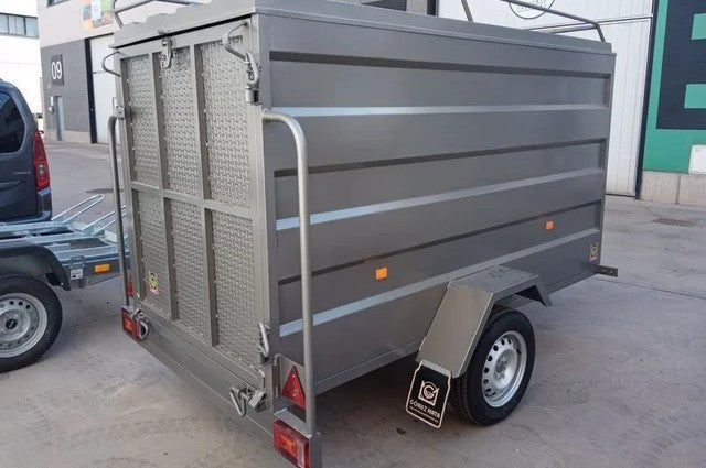 Remorque fourgon fermée de 750 kg