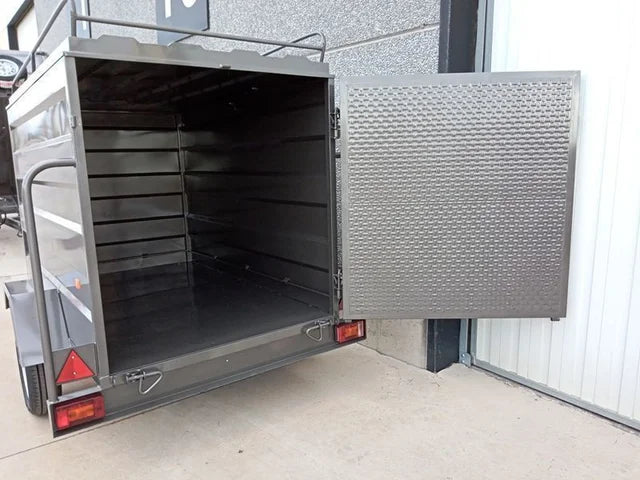 Remorque fourgon fermée de 750 kg