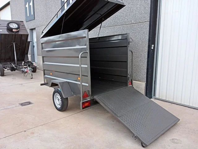 Remorque fourgon fermée de 750 kg