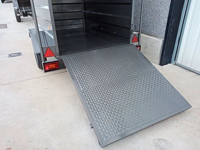 Remorque fourgon fermée de 750 kg