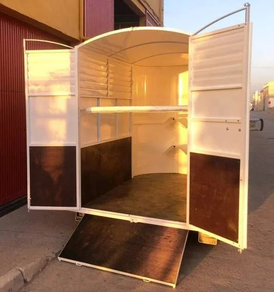 Remorque à chevaux une place et demie